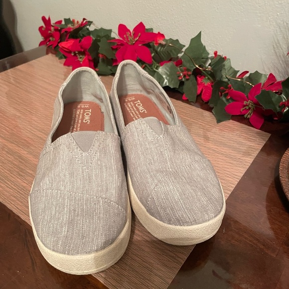TOMS Avalon Slip Ons - Picture 8 of 8